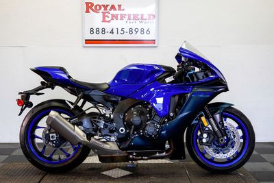 2023 YAMAHA YZF-R1