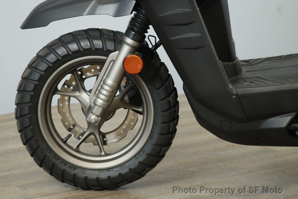 2023 Yamaha Zuma 125 One Owner, 2559 Mi - 22927245 - 12