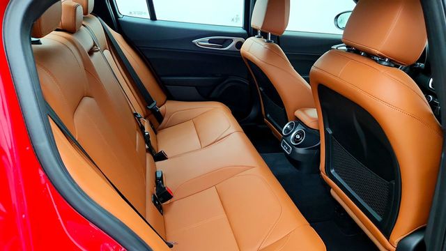 2024 Alfa Romeo Giulia Ti AWD w/ 19'' Sport Wheels & Saddle Brown Leather Seats - 23032076 - 22