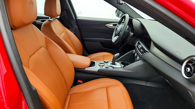 2024 Alfa Romeo Giulia Ti AWD w/ 19'' Sport Wheels & Saddle Brown Leather Seats - 23032076 - 23