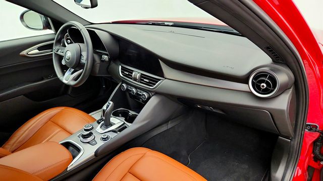 2024 Alfa Romeo Giulia Ti AWD w/ 19'' Sport Wheels & Saddle Brown Leather Seats - 23032076 - 24