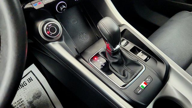 2024 Alfa Romeo Tonale Ti EAWD w/ 20'' Wheels, Premium Leather Interior & Power Sunroof - 22998942 - 16