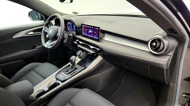 2024 Alfa Romeo Tonale Ti EAWD w/ Active Assist Pkg, 19'' Wheels & Power Moonroof - 23034678 - 24