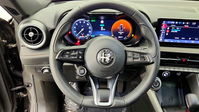 2024 Alfa Romeo Tonale Ti EAWD with Power Moonroof - 22970672 - 13
