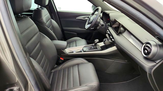 2024 Alfa Romeo Tonale Ti EAWD with Premium Interior Package & Power Moonroof - 22968977 - 23