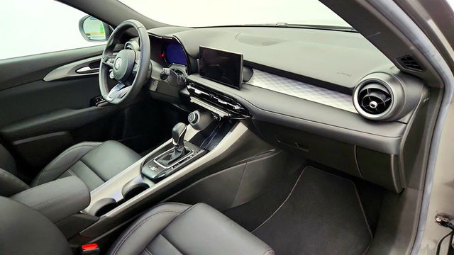 2024 Alfa Romeo Tonale Ti EAWD with Premium Interior Package & Power Moonroof - 22968977 - 24