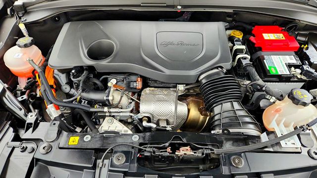 2024 Alfa Romeo Tonale Ti EAWD with Premium Interior Package & Power Moonroof - 22968977 - 26