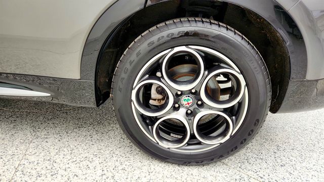 2024 Alfa Romeo Tonale Ti EAWD with Premium Interior Package & Power Moonroof - 22968977 - 8