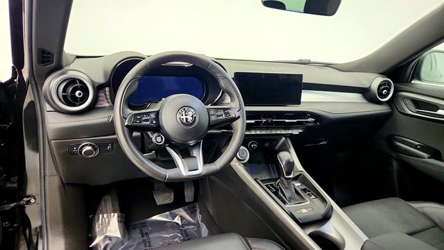2024 Alfa Romeo Tonale Ti EAWD with Premium Interior Package & Power Moonroof - 22986935 - 12