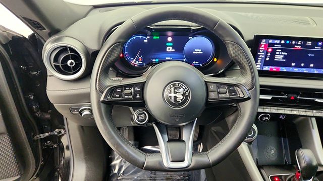 2024 Alfa Romeo Tonale Ti EAWD with Premium Interior Package & Power Moonroof - 22986935 - 13
