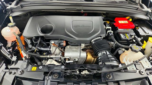 2024 Alfa Romeo Tonale Ti EAWD with Premium Interior Package & Power Moonroof - 22986935 - 27