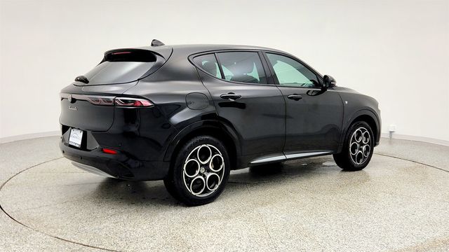 2024 Alfa Romeo Tonale Ti EAWD with Premium Interior Package & Power Moonroof - 22986935 - 4