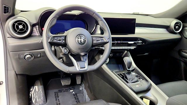 2024 Alfa Romeo Tonale Ti EAWD w/ Power Moonroof - 23082266 - 13