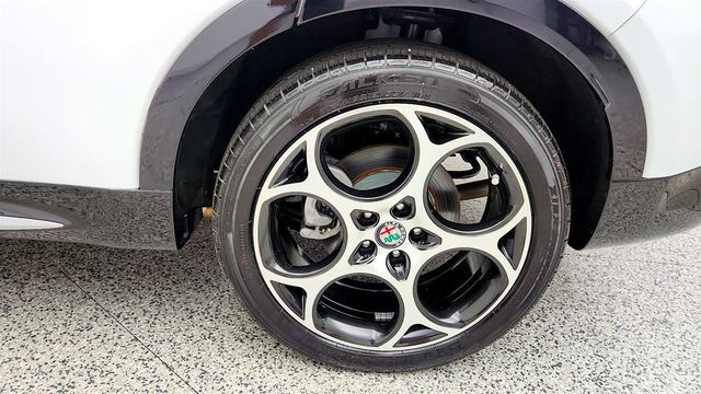 2024 Alfa Romeo Tonale Ti EAWD w/ Power Moonroof - 23082266 - 8