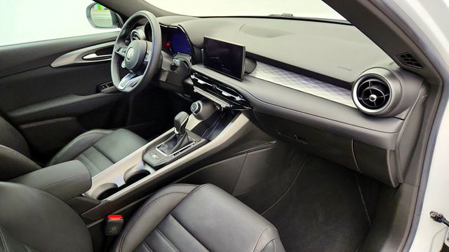 2024 Alfa Romeo Tonale Ti EAWD w/ Premium Interior, Active Assist & Moonroof - 23102069 - 25