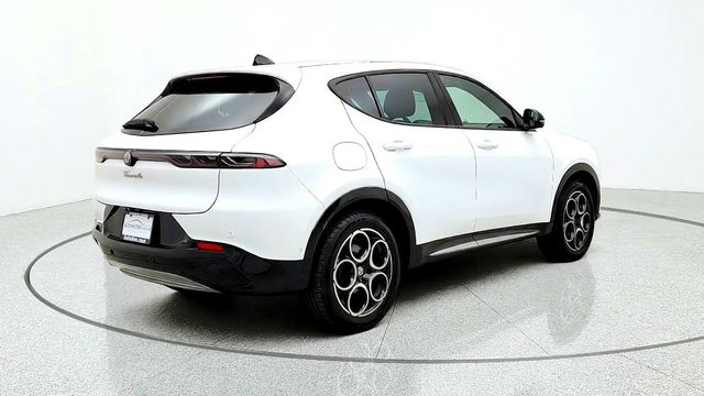 2024 Alfa Romeo Tonale Ti EAWD w/ Premium Interior, Active Assist & Moonroof - 23102069 - 4