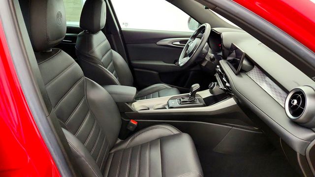 2024 Alfa Romeo Tonale Ti EAWD w/ Premium Interior & Grigio Wheels - 23088097 - 24