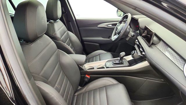 2024 Alfa Romeo Tonale Ti EAWD w/ Premium Interior & Sound Pkg & Active Assist Pkg - 23029353 - 23