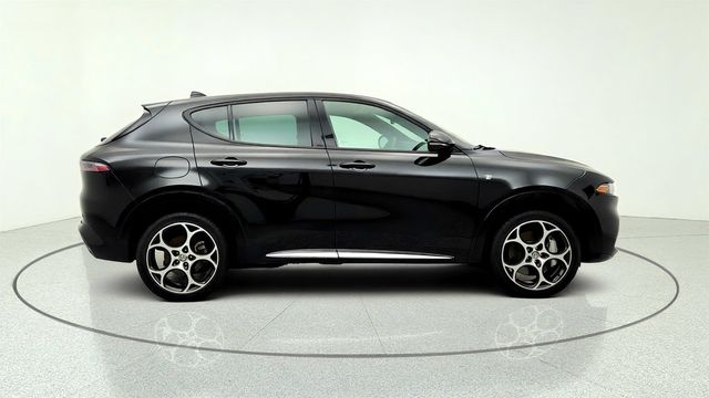 2024 Alfa Romeo Tonale Ti EAWD w/ Premium Interior & Sound Pkg & Active Assist Pkg - 23029353 - 3