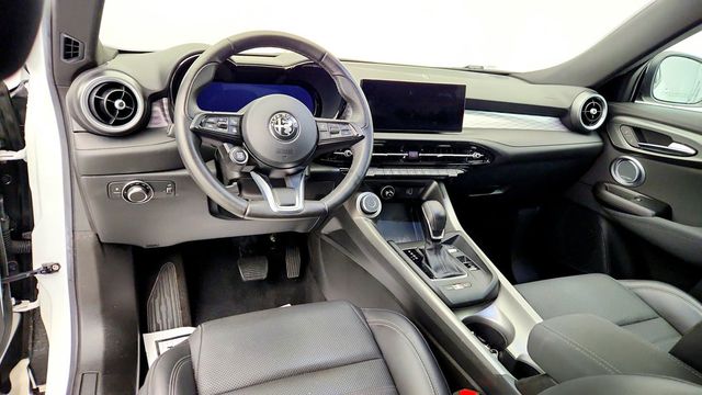 2024 Alfa Romeo Tonale Ti EAWD w/ Premium Interior & Sound Pkg & Moonroof - 23091933 - 11