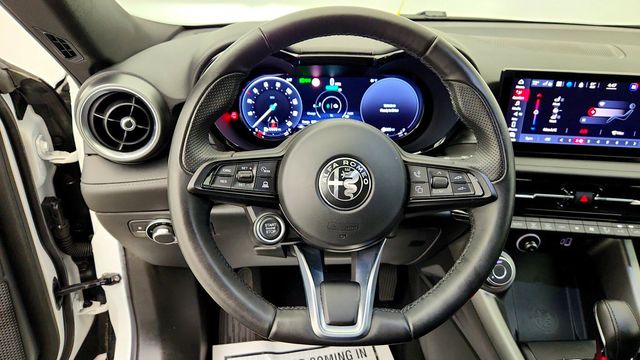 2024 Alfa Romeo Tonale Ti EAWD w/ Premium Interior & Sound Pkg & Moonroof - 23091933 - 12