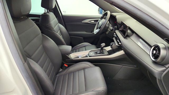 2024 Alfa Romeo Tonale Ti EAWD w/ Premium Interior & Sound Pkg & Moonroof - 23091933 - 22