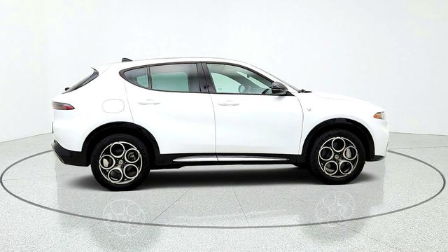 2024 Alfa Romeo Tonale Ti EAWD w/ Premium Interior & Sound Pkg & Moonroof - 23091933 - 3