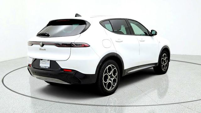 2024 Alfa Romeo Tonale Ti EAWD w/ Premium Interior & Sound Pkg & Moonroof - 23091933 - 4