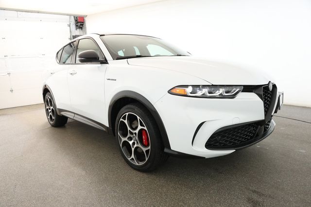 2024 Alfa Romeo Tonale Veloce EAWD with Power Moonroof - 22929966 - 2