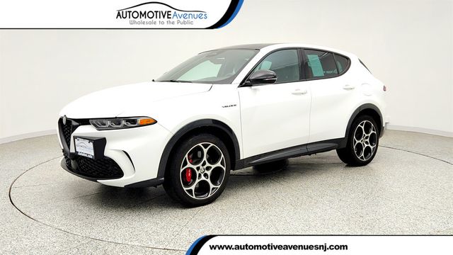 2024 Alfa Romeo Tonale Veloce EAWD with Power Moonroof - 23034799 - 0