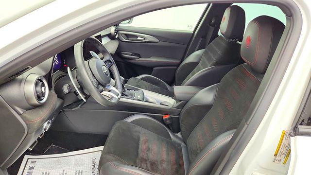 2024 Alfa Romeo Tonale Veloce EAWD with Power Moonroof - 23034799 - 18