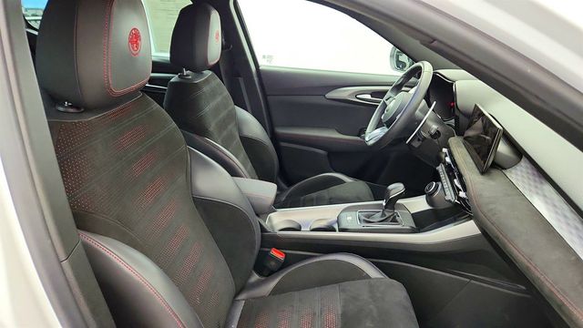 2024 Alfa Romeo Tonale Veloce EAWD with Power Moonroof - 23034799 - 22