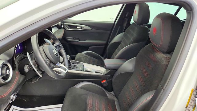 2024 Alfa Romeo Tonale Veloce EAWD w/ Power Moonroof - 23035153 - 18
