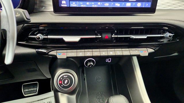 2024 Alfa Romeo Tonale Veloce EAWD w/ Premium Interior & Sound Package and 20'' Wheels - 23011352 - 16