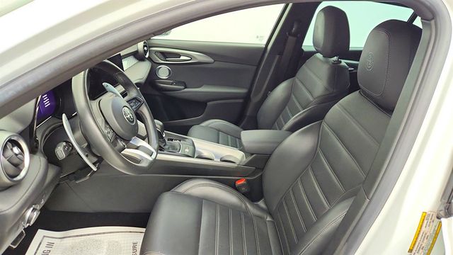 2024 Alfa Romeo Tonale Veloce EAWD w/ Premium Interior & Sound Package and 20'' Wheels - 23011352 - 19