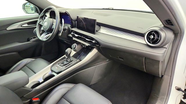 2024 Alfa Romeo Tonale Veloce EAWD w/ Premium Interior & Sound Package and 20'' Wheels - 23011352 - 24