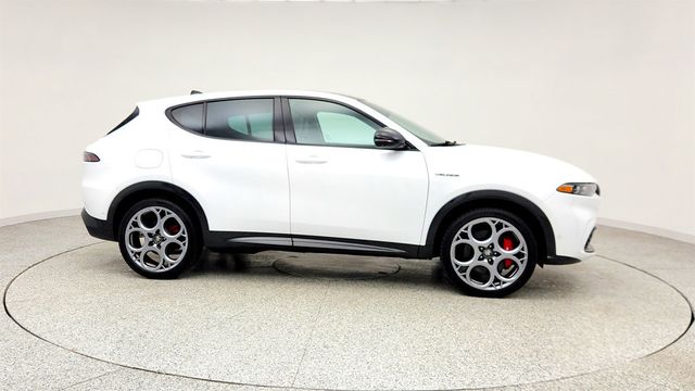 2024 Alfa Romeo Tonale Veloce EAWD w/ Premium Interior & Sound Package and 20'' Wheels - 23011352 - 3