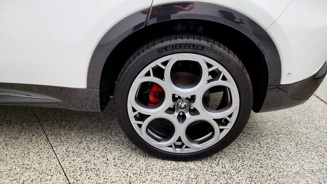 2024 Alfa Romeo Tonale Veloce EAWD w/ Premium Interior & Sound Package and 20'' Wheels - 23011352 - 8