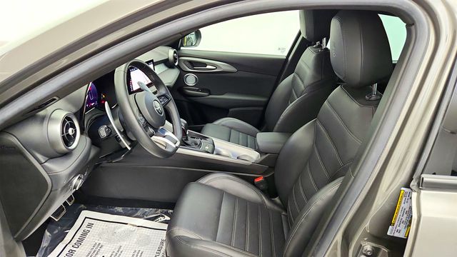 2024 Alfa Romeo Tonale Veloce EAWD w/ Premium Interior & Sound Pkg & Moonroof - 23082301 - 19