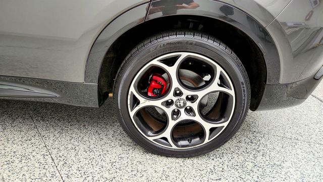 2024 Alfa Romeo Tonale Veloce EAWD w/ Premium Interior & Sound Pkg & Moonroof - 23082301 - 8