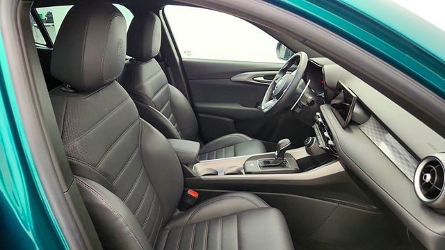 2024 Alfa Romeo Tonale Veloce EAWD w/ Premium Interior & Sound Pkg + Power Sunroof - 23029476 - 22