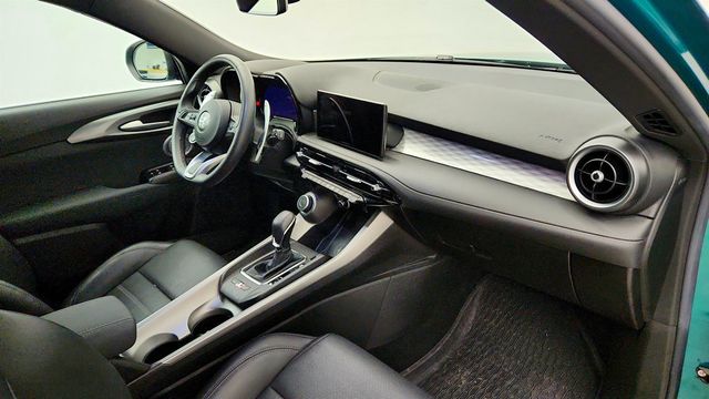 2024 Alfa Romeo Tonale Veloce EAWD w/ Premium Interior & Sound Pkg + Power Sunroof - 23029476 - 23