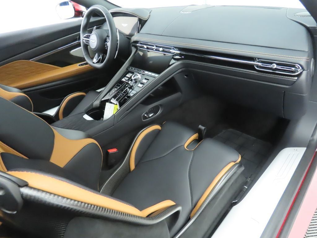 2024 Aston Martin DB12 photo 17