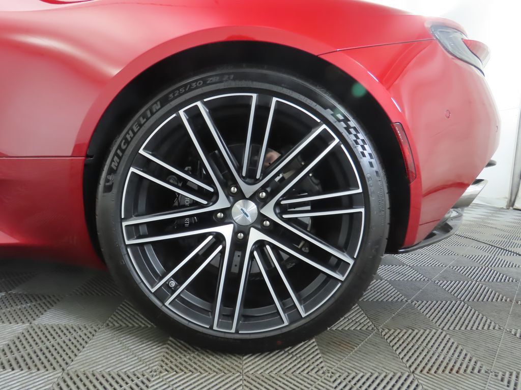 2024 Aston Martin DB12 photo 28
