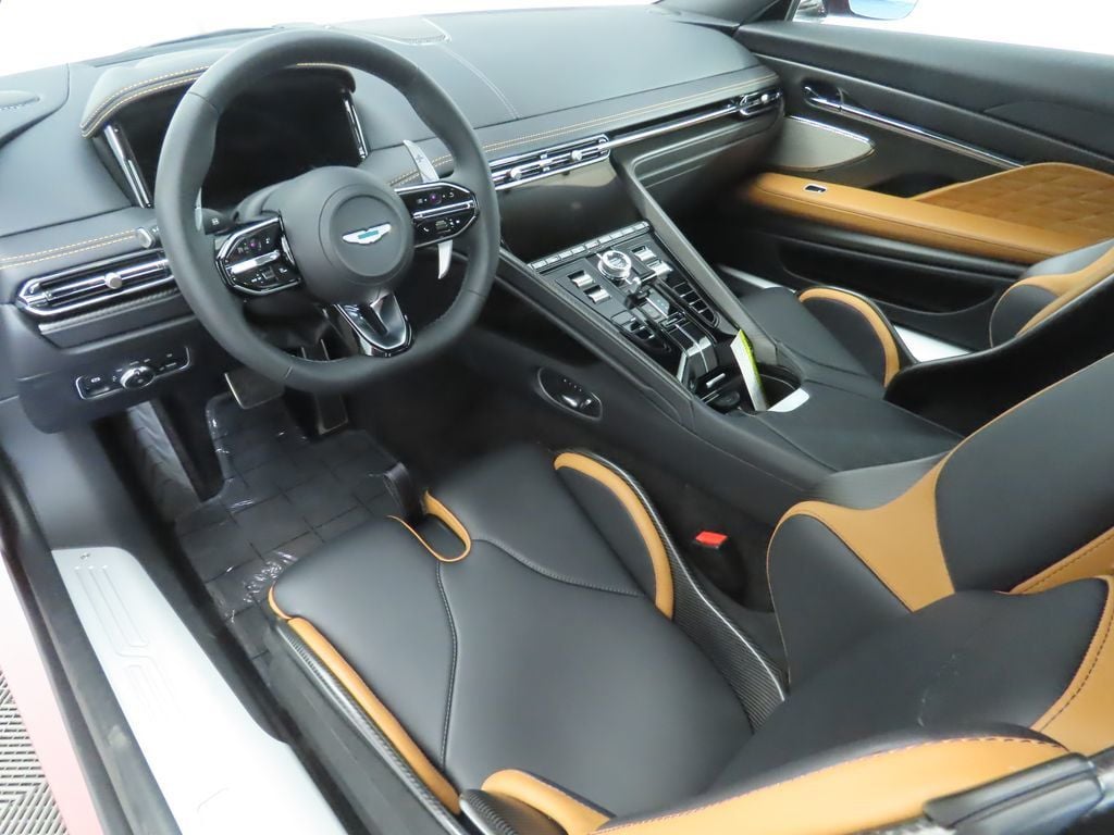 2024 Aston Martin DB12 photo 9