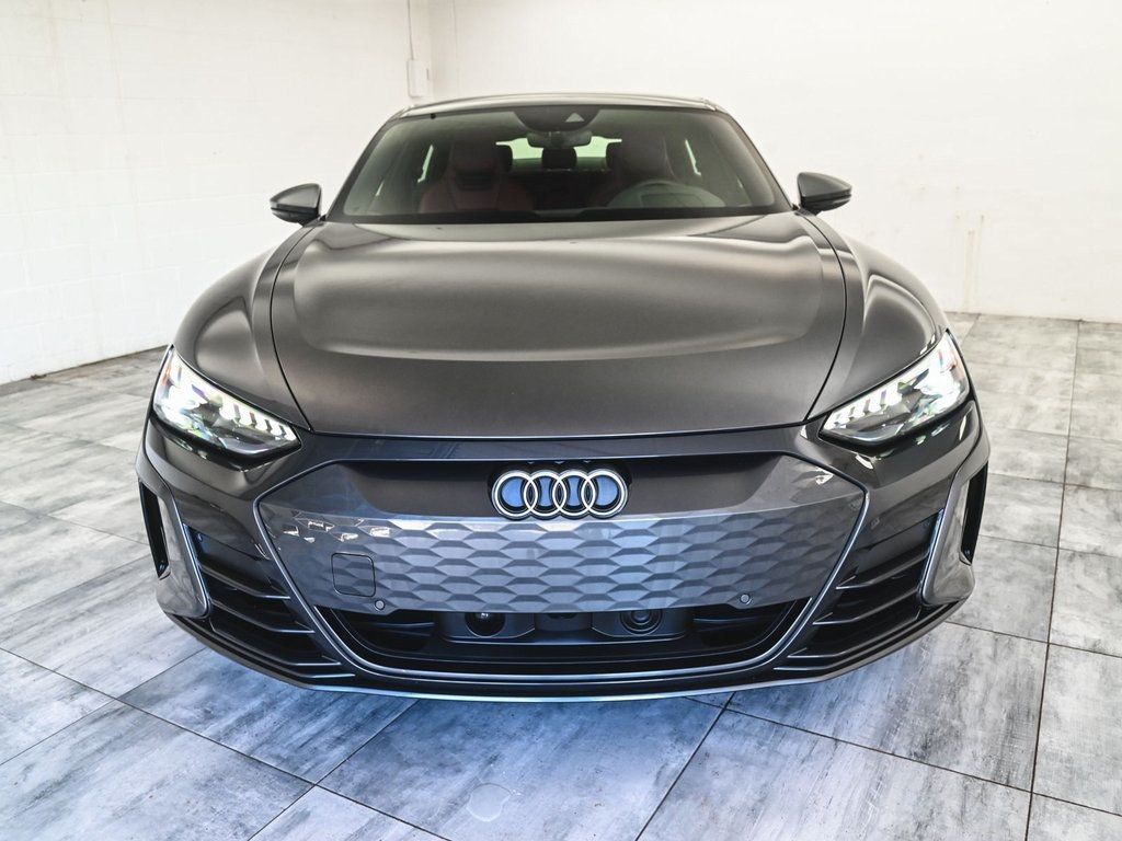 2024 Audi e-tron GT Premium Plus photo 2