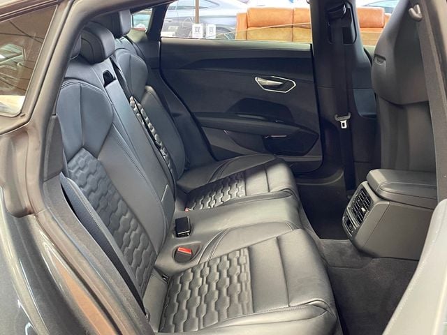 2024 Audi e-tron GT Premium Plus quattro - 22997732 - 24