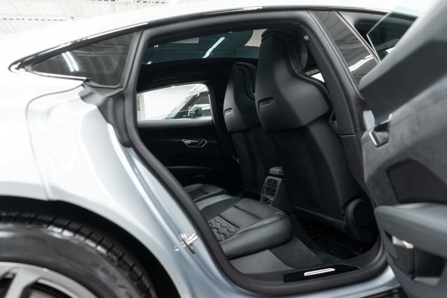 2024 Audi e-tron GT Premium Plus quattro - 23024256 - 11