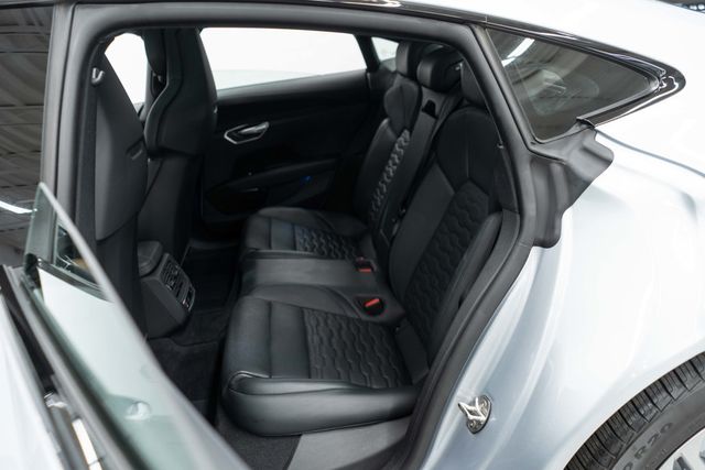 2024 Audi e-tron GT Premium Plus quattro - 23024256 - 34
