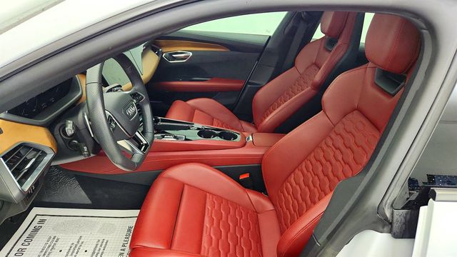 2024 Audi e-tron GT Premium Plus quattro w/ Full Leather Interior & Performance Pkg - 23023590 - 19